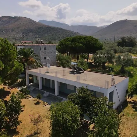 Lakis Apartment