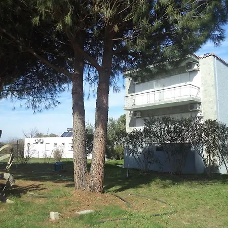 Lakis Apartment *