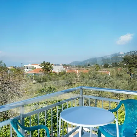 Apartment Lakis *