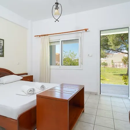 Lakis Apartment *